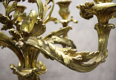 Paire de chandeliers à six feux en bronze...