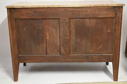 Commode en marquetterie ouvrant par trois...