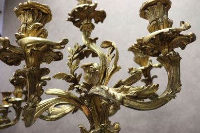 Paire de chandeliers à six feux en bronze...