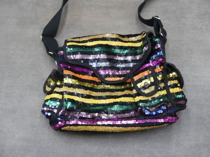 Réunion d'un sac Disney en velours et tissu...