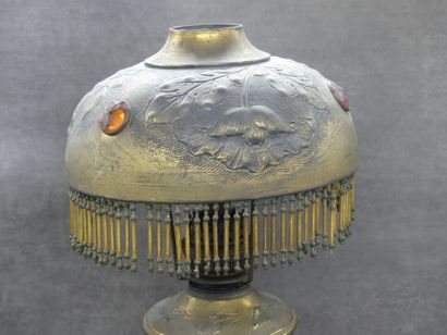 Lampe à pétrole en bronze doré, abat jour...