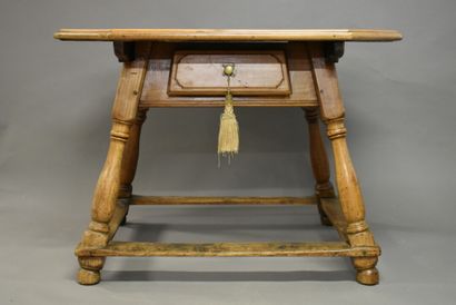 SUISSE. Table de changeur en bois mouluré...