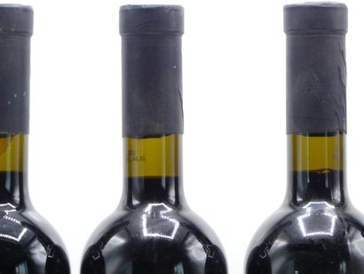 5 bouteilles de MAURY 2003 MAS AMIEL. 





Sur...
