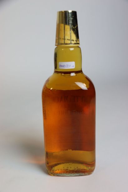 Lot de 5 bouteilles de Scotch Whisky. Whyte&Mackay...
