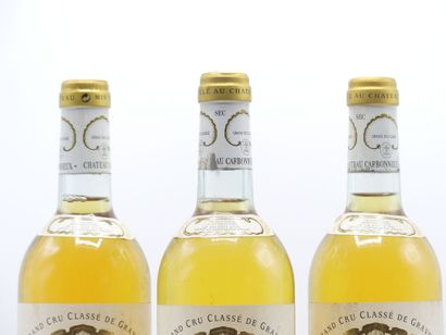 3 bouteilles de PESSAC LEOGNAN BLANC 2001...