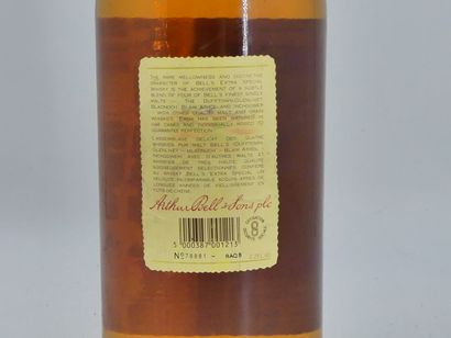 1 bouteille de BELL'S old scotch whisky,...