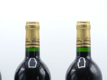 3 bouteilles de HAUT MEDOC 1995 CARONNE SAINT...