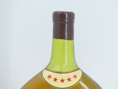1 ARMAGNAC 
1 bouteille d'ARMAGNAC, Maurice...