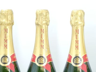 5 bouteilles de CHAMPAGNE, BRUT, MUMM. Cordon...