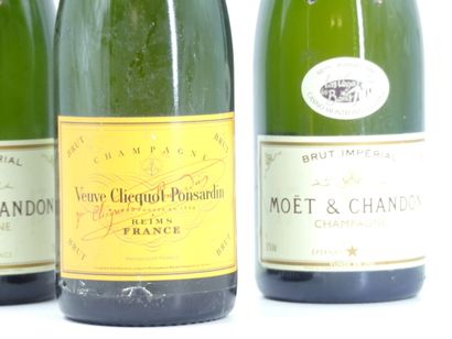 2 bouteilles de CHAMPAGNE, MOET & CHANDON,...