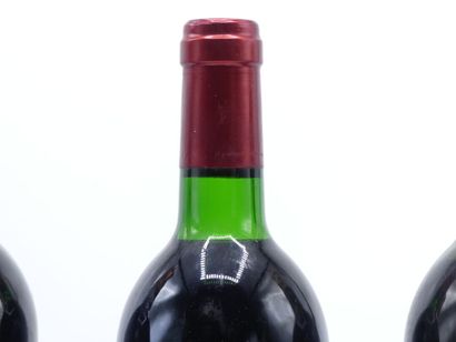 3 BORDEAUX
1 bouteille de PAUILLAC 1978 CHÂTEAU...