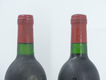 2 PAVIS 1993
2 bouteilles de SAINT EMILION,...