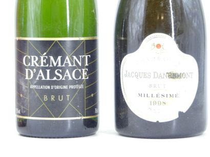 4 bouteille de MOUSSEUX
1 bouteille de CHAMPAGNE,...