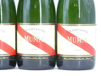 5 bouteilles de CHAMPAGNE, BRUT, MUMM. Cordon...