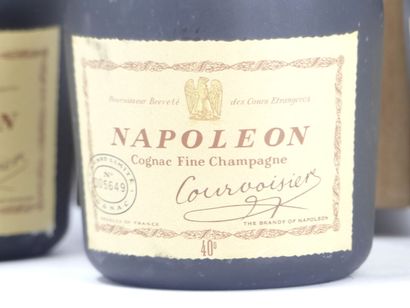 3 bouteilles de COGNAC FINE CHAMPAGNE NAPOLEON,...