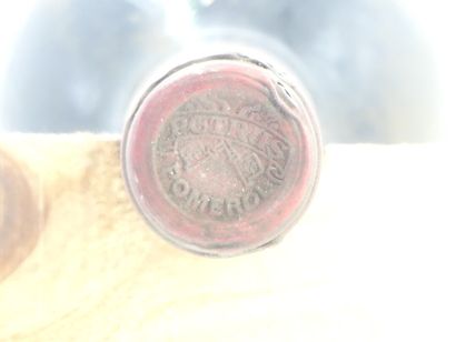 1 PETRUS 1978
1 bouteille de POMEROL, 1978,...