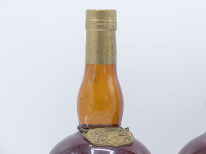 2 bouteilles de GRAND MARNIER ANNEES 70,...