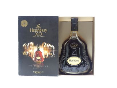 1 COFFRET COGNAC HENNESSY XO 250 ANS.





Sur...