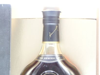 1 COFFRET COGNAC HENNESSY XO 250 ANS.





Sur...