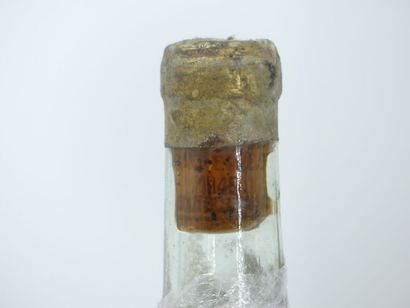 2 bouteilles de SAUTERNE, 1945, CHÂTEAU RAYNE...
