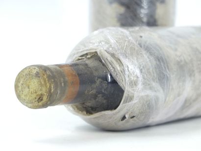 2 bouteilles de SAUTERNE, 1945, CHÂTEAU RAYNE...