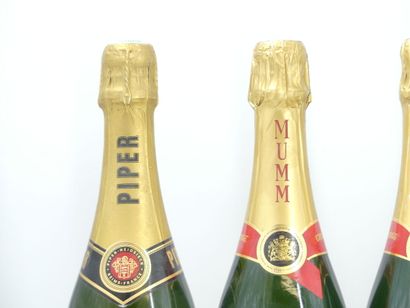 5 bouteilles de CHAMPAGNE, BRUT, MUMM. Cordon...