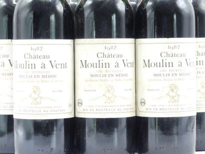 12 bouteilles de MOULIS 1982 CHÂTEAU MOULIN...