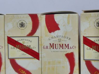 6 CHAMPAGNE MUMM
4 bouteilles de CHAMPAGNE,...