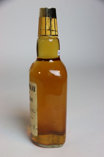 Lot de 5 bouteilles de Scotch Whisky. Whyte&Mackay...