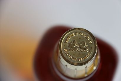 Lot de 5 bouteilles de Scotch Whisky. Whyte&Mackay...