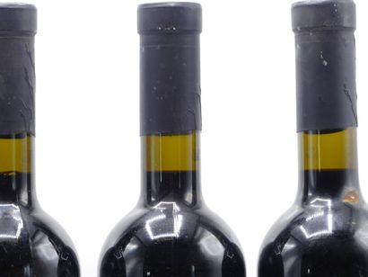 5 bouteilles de MAURY 2003 MAS AMIEL. 





Sur...