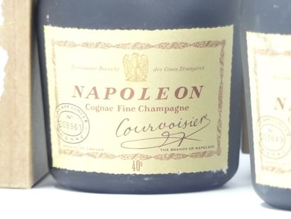 3 bouteilles de COGNAC FINE CHAMPAGNE NAPOLEON,...