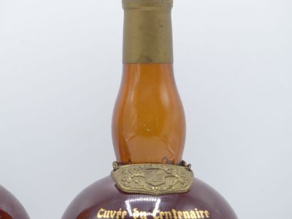 2 bouteilles de GRAND MARNIER ANNEES 70,...