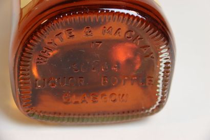 Lot de 5 bouteilles de Scotch Whisky. Whyte&Mackay...