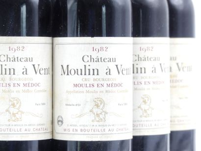 12 bouteilles de MOULIS 1982 CHÂTEAU MOULIN...