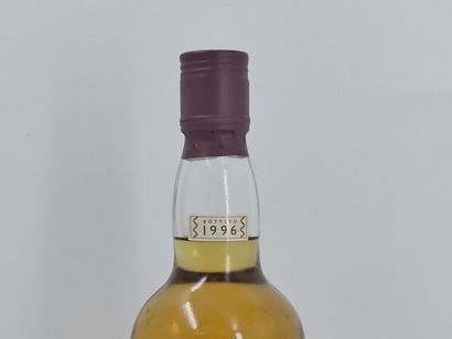 1 bouteille de SCOTCH WHISKY, Distillé en...