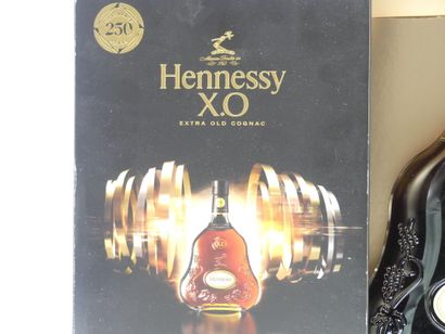 1 COFFRET COGNAC HENNESSY XO 250 ANS.





Sur...