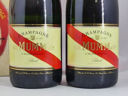 6 CHAMPAGNE MUMM
4 bouteilles de CHAMPAGNE,...