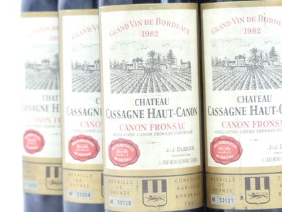 12 bouteilles de CANON FRONSAC 1982 CHÂTEAU...