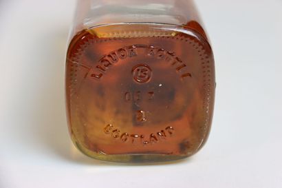Lot de 6 bouteilles de Scotch Whisky. Gold...