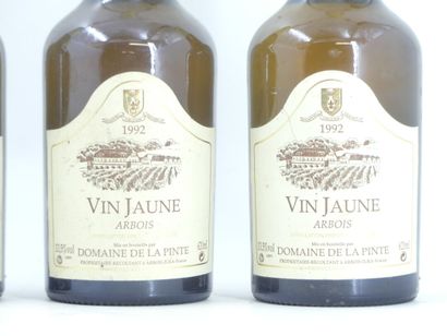 4 VIN JAUNE 1992 DOMAINE DE LA PINTE
4 bouteilles...