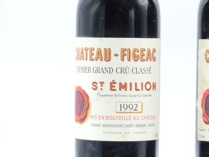 2 bouteilles de SAINT EMILION GCCL 1992 CHÂTEAU...
