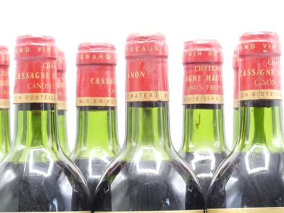 12 bouteilles de CANON FRONSAC 1982 CHÂTEAU...