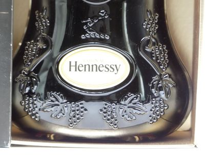 1 COFFRET COGNAC HENNESSY XO 250 ANS.





Sur...