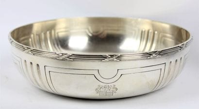 Coupelle en argent à décor héraldique.
Diamètre...