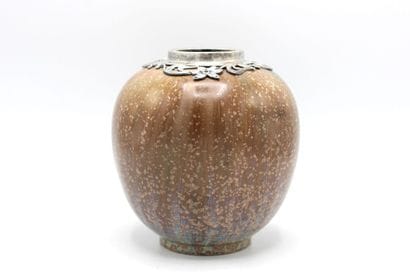 Victor SAGLIER (1809-1894) à Sèvres. Vase...
