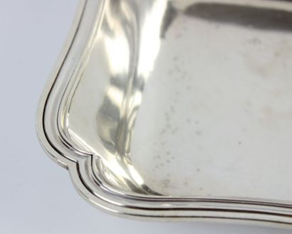 Corbeille en argent de forme carrée les angles...