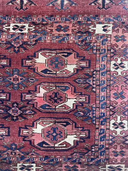 Tapis selle Boukhara 
Turkmèn 
Vers 1970
Dimensions...