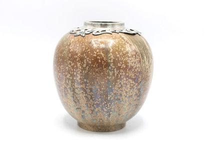 Victor SAGLIER (1809-1894) à Sèvres. Vase...