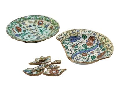 Two tabak dishes with floral decoration,...
